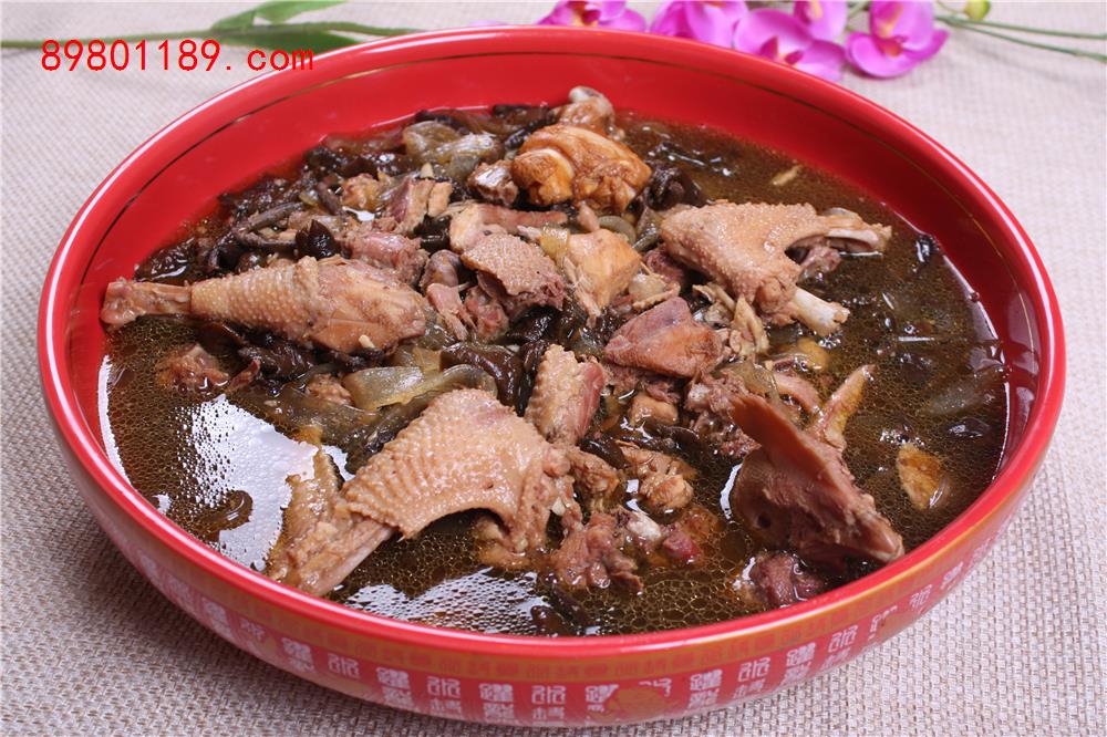 溜达鸡炖小黄蘑